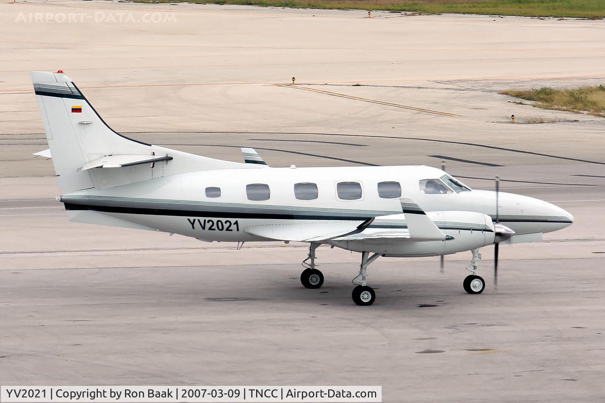 YV2021, 1981 Swearingen SA227-TT C/N TT-471, Waiting in the hot sun of Curacao.