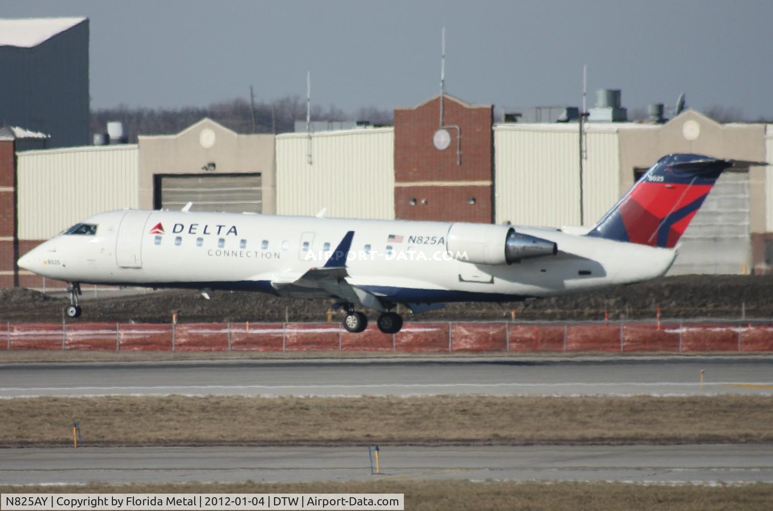 N825AY, 2005 Bombardier CRJ-200LR (CL-600-2B19) C/N 8025, Pinnacle CRJ-200