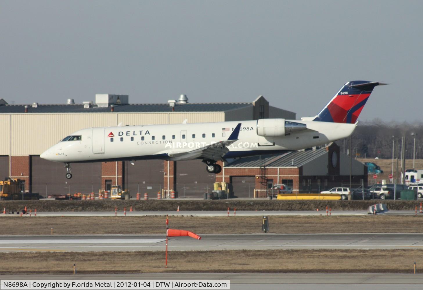 N8698A, 2002 Bombardier CRJ-200 (CL-600-2B19) C/N 7698, Pinnacle CRJ-200