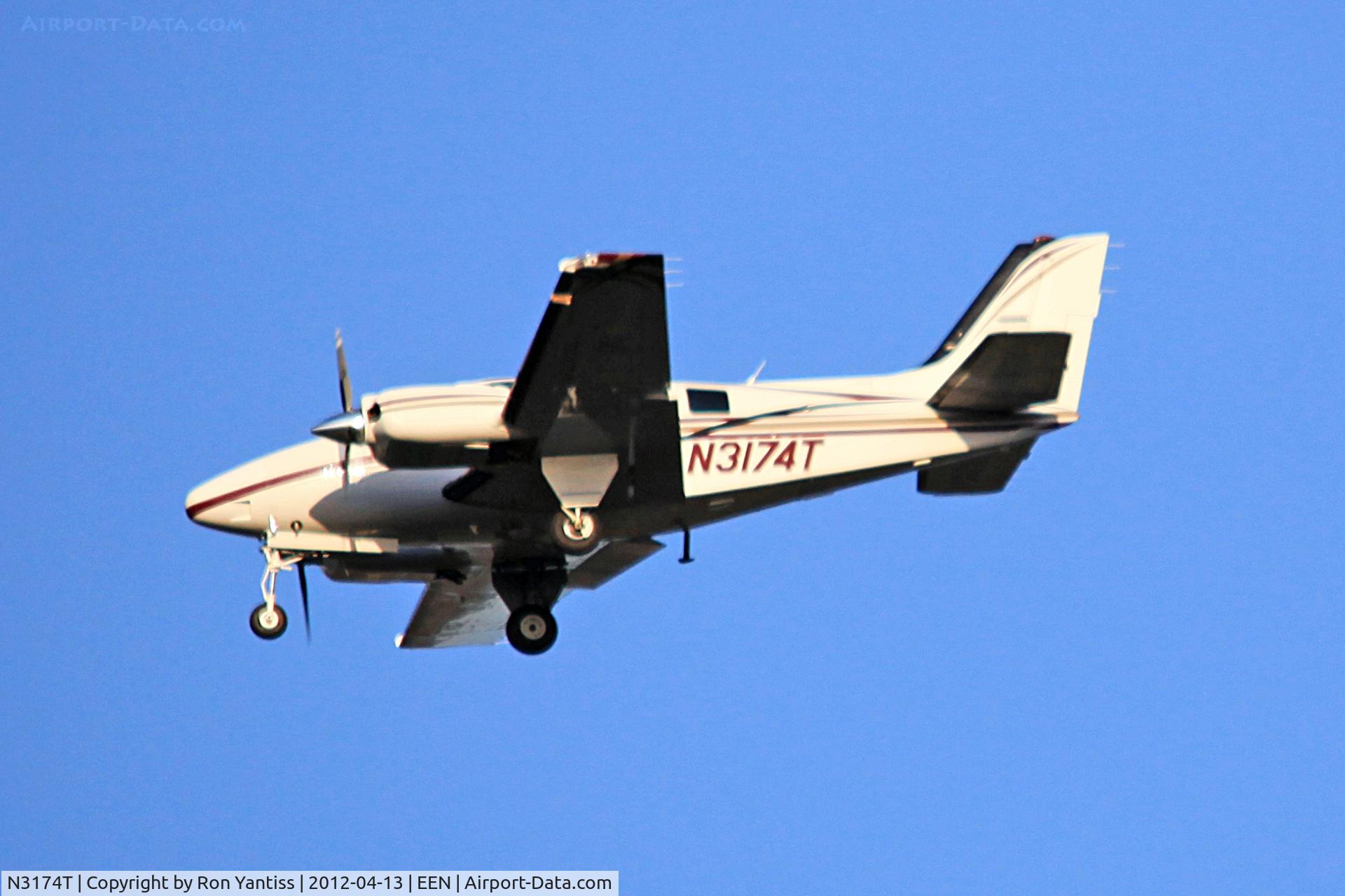N3174T, 1998 Raytheon Aircraft Company 58 C/N TH-1874, Straight-in runway 02, Dillant-Hopkins Airport, Keene, NH