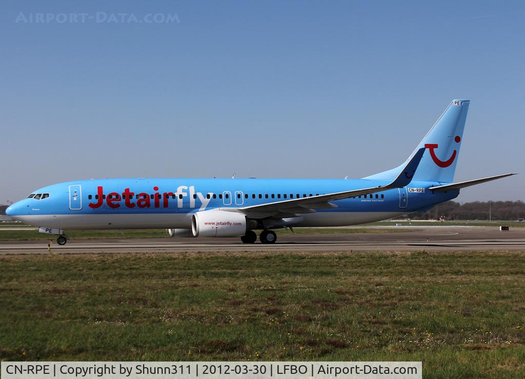 CN-RPE, 1999 Boeing 737-8K5 C/N 27990, Going to the Terminal... Repainted in JetAir Fly c/s