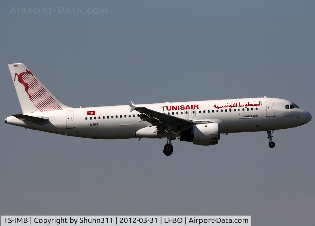 TS-IMB, 1990 Airbus A320-211 C/N 0119, Landing rwy 32L in new c/s