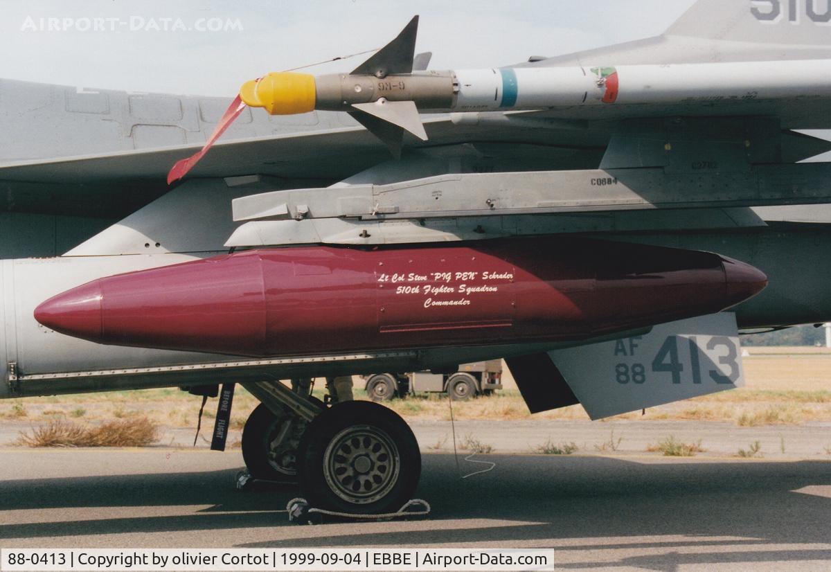 88-0413, 1988 General Dynamics F-16C Fighting Falcon C/N 1C-15, nice luggage pod ! 