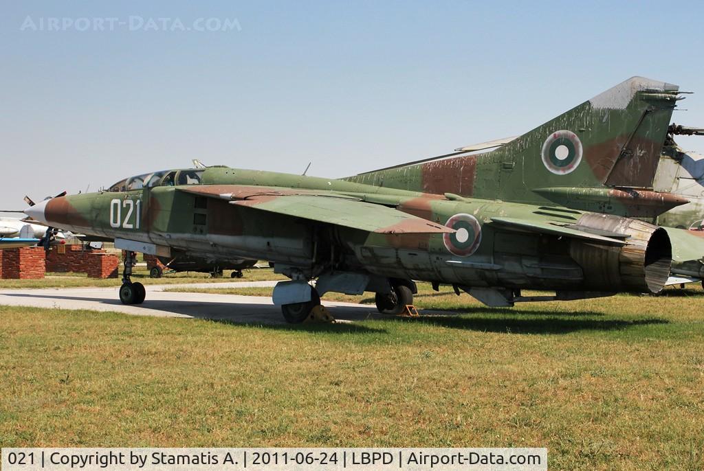 021, 1976 Mikoyan-Gurevich MiG-23UB C/N A1037621, BuAF museum