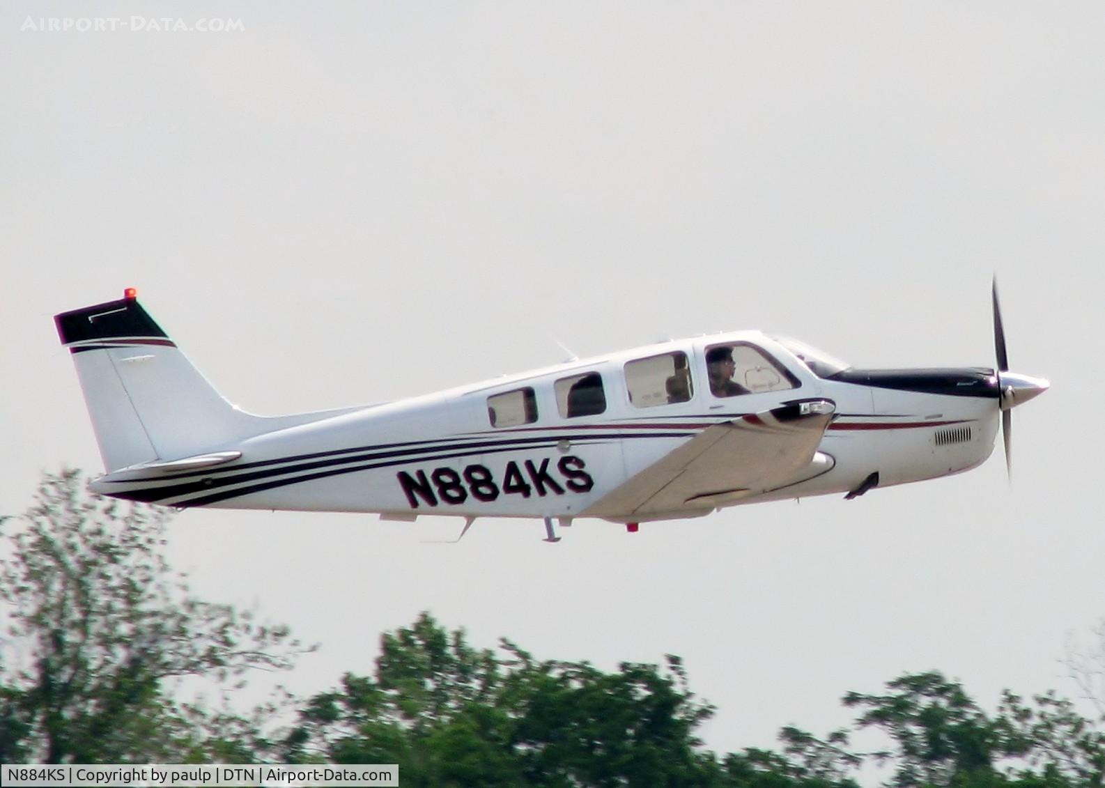 N884KS, Hawker Beechcraft Corp G36 Bonanza C/N E-3950, Off of Rwy 14 at Downtown Shreveport.