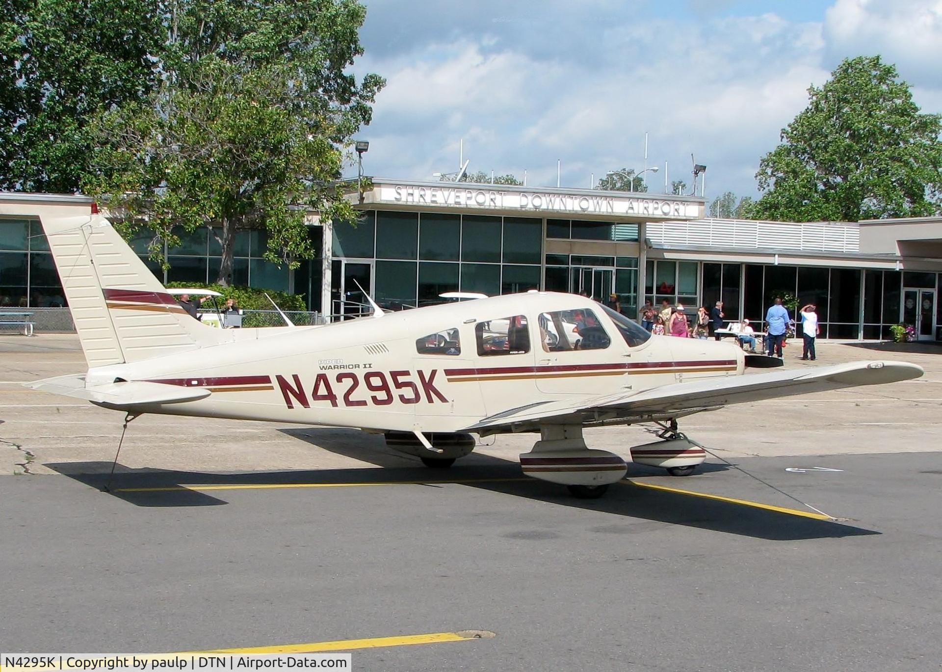 N4295K, 1983 Piper PA-28-161 C/N 28-8316052, At Downtown Shreveport.