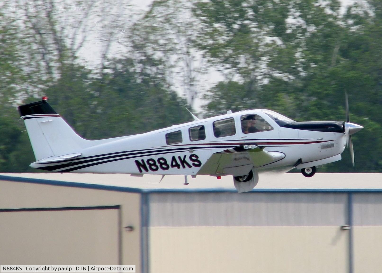 N884KS, Hawker Beechcraft Corp G36 Bonanza C/N E-3950, Off of Rwy 14 at Downtown Shreveport.