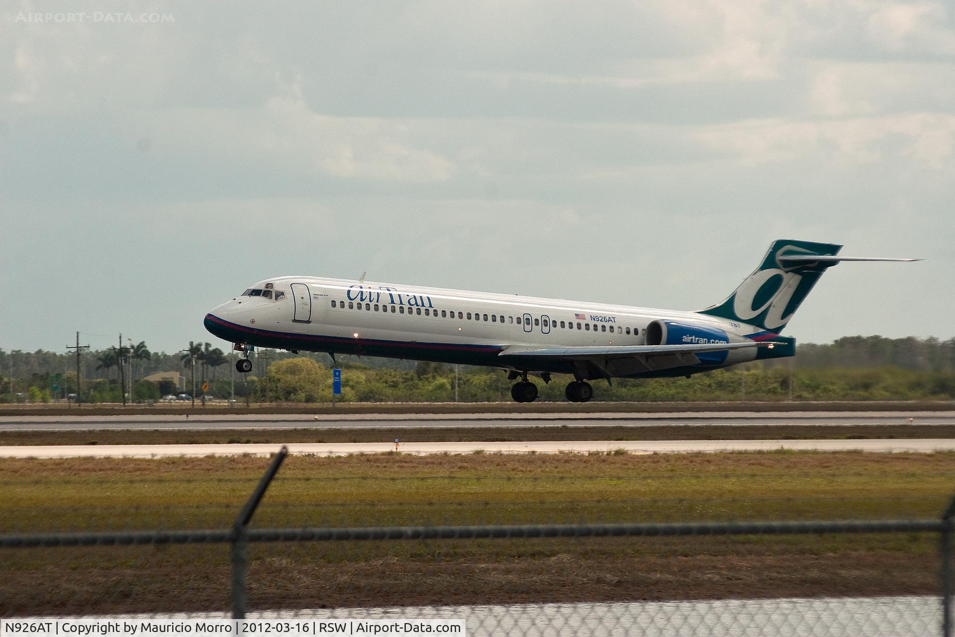 N926AT, 2000 Boeing 717-200 C/N 55078, Landing at RSW