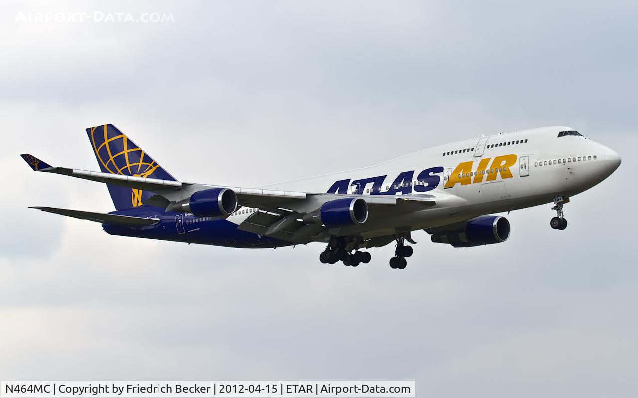 N464MC, 1992 Boeing 747-446 C/N 26341, on final RW08