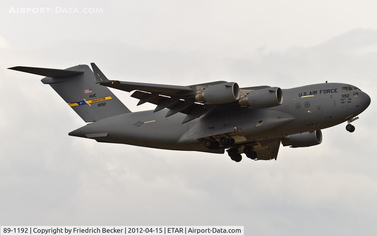 89-1192, 1989 McDonnell Douglas C-17A Globemaster III C/N P-6, on final RW08