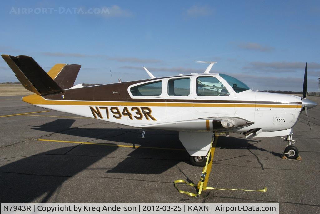 N7943R, 1969 Beech V35A Bonanza C/N D-8959, Beech V35A Bonanza on the line.