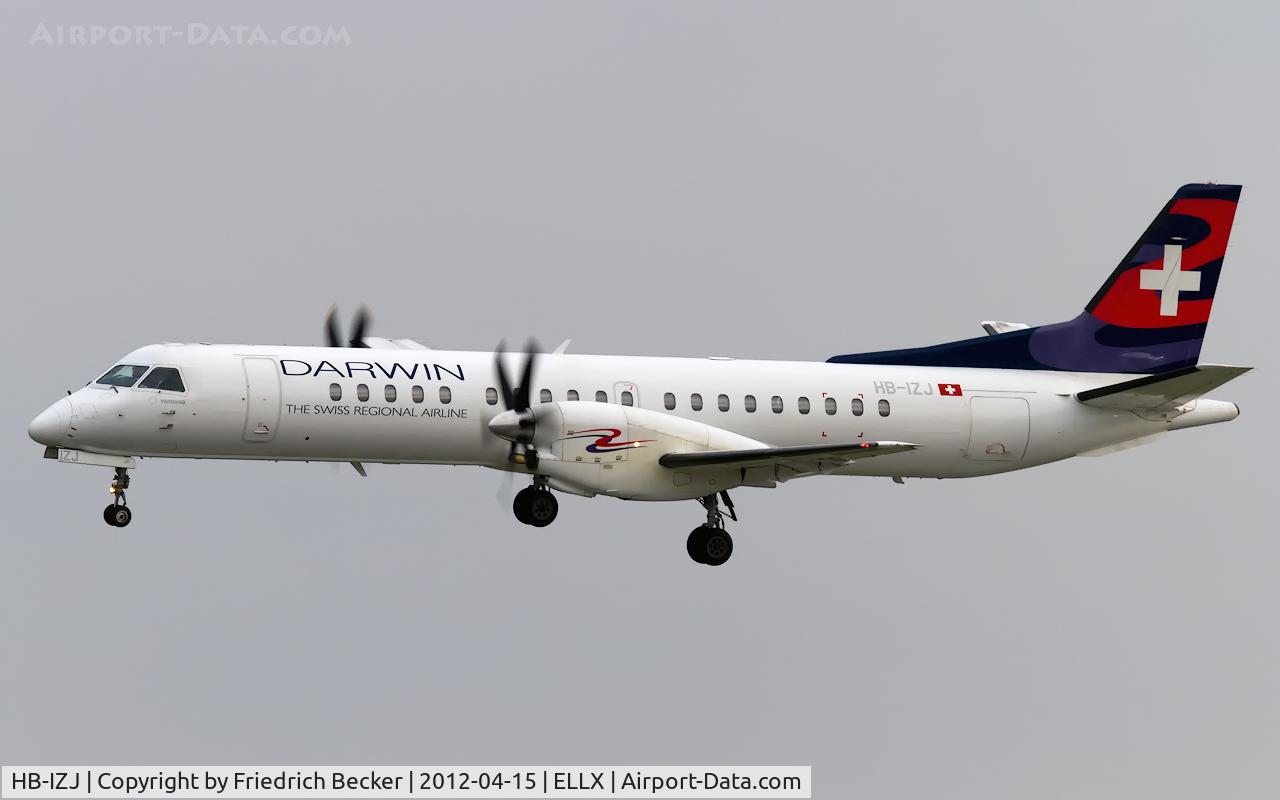 HB-IZJ, 1995 Saab 2000 C/N 2000-015, on final RW06