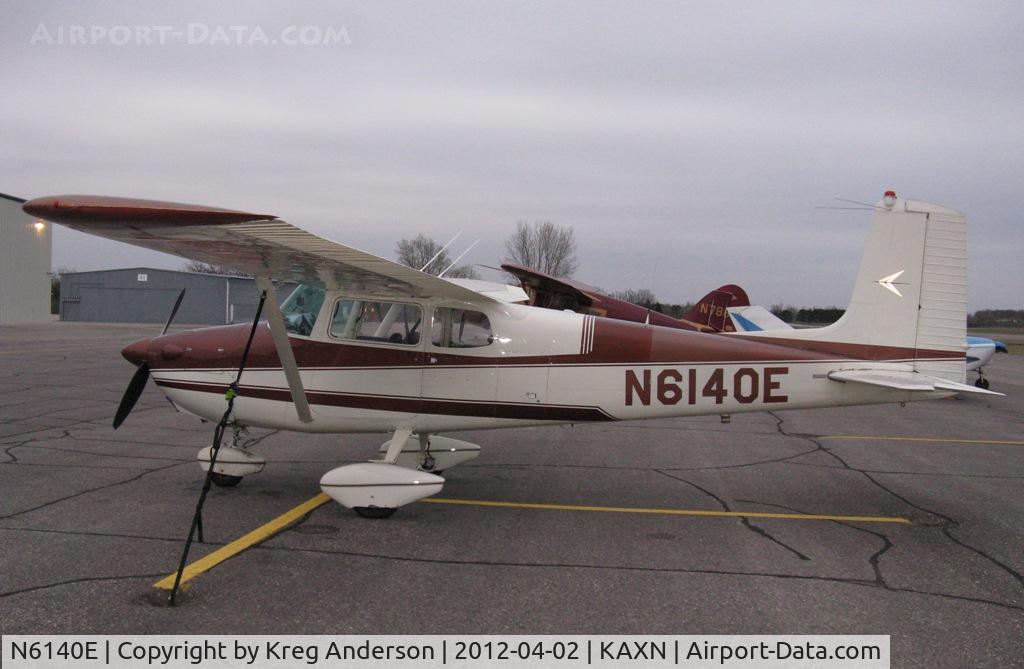 N6140E, 1958 Cessna 172 C/N 46240, Cessna 172 Skyhawk on the line.