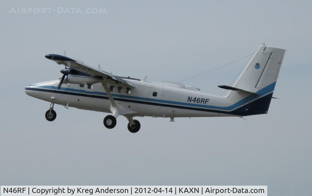 N46RF, 1985 De Havilland Canada DHC-6-300 Twin Otter C/N 824, de Havilland DHC-6-300 Twin Otter departing from runway 22.