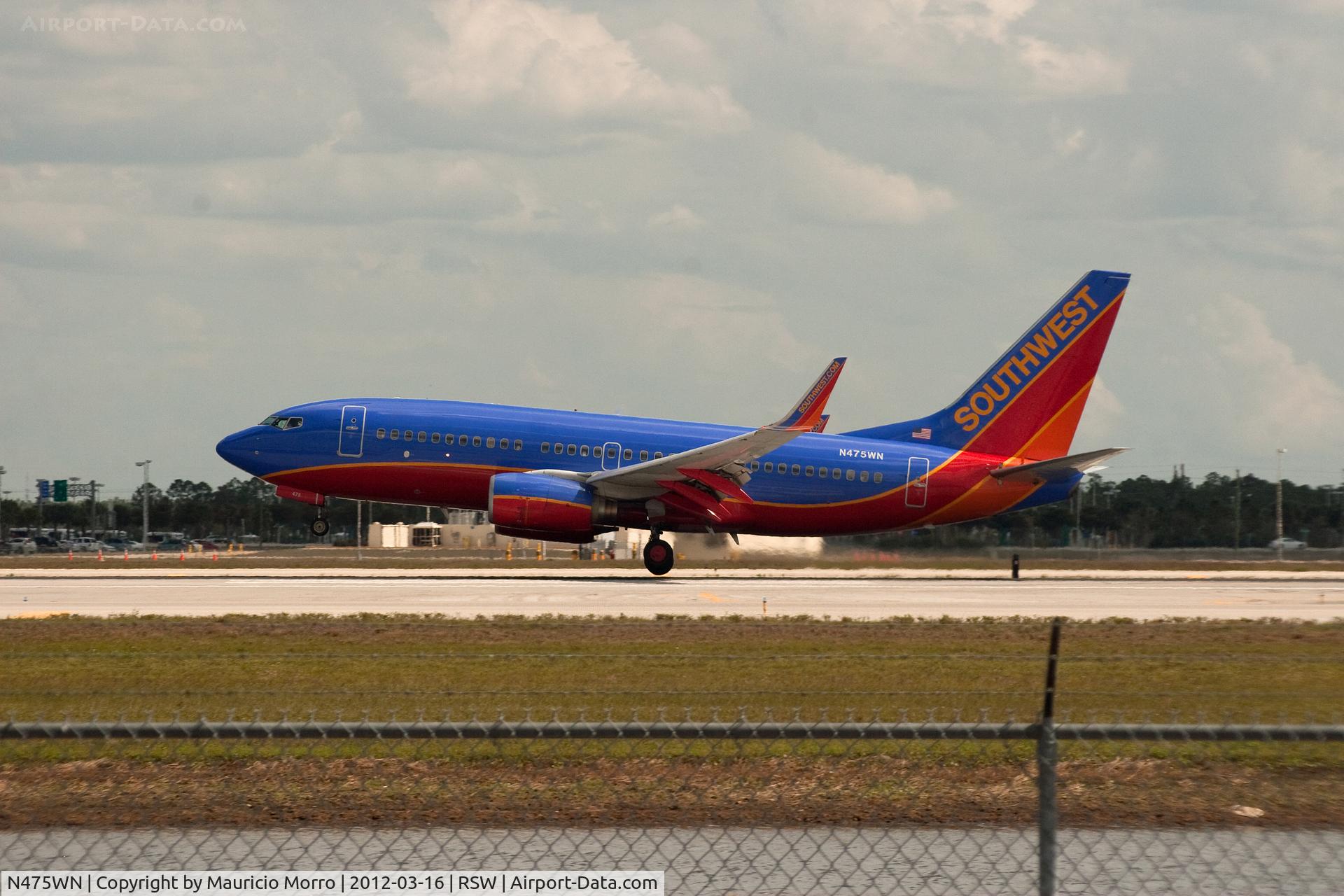 N475WN, 2004 Boeing 737-7H4 C/N 32474, Landing 737 at RSW