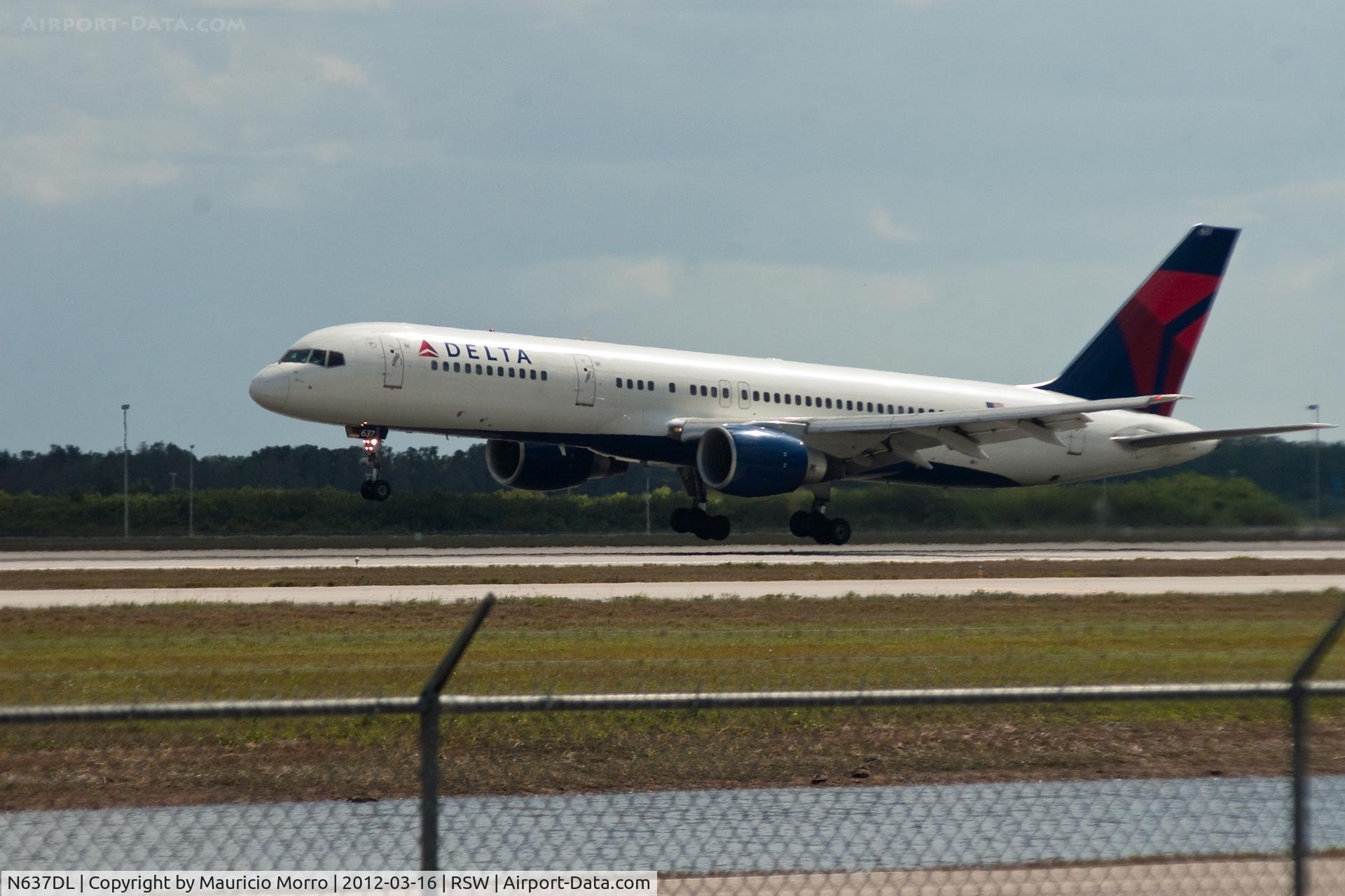 N637DL, 1988 Boeing 757-232 C/N 23760, 757 landing at RSW
