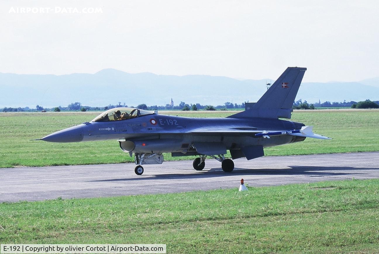 E-192, SABCA F-16AM Fighting Falcon C/N 6F-19, Colmar  airshow, 2002.