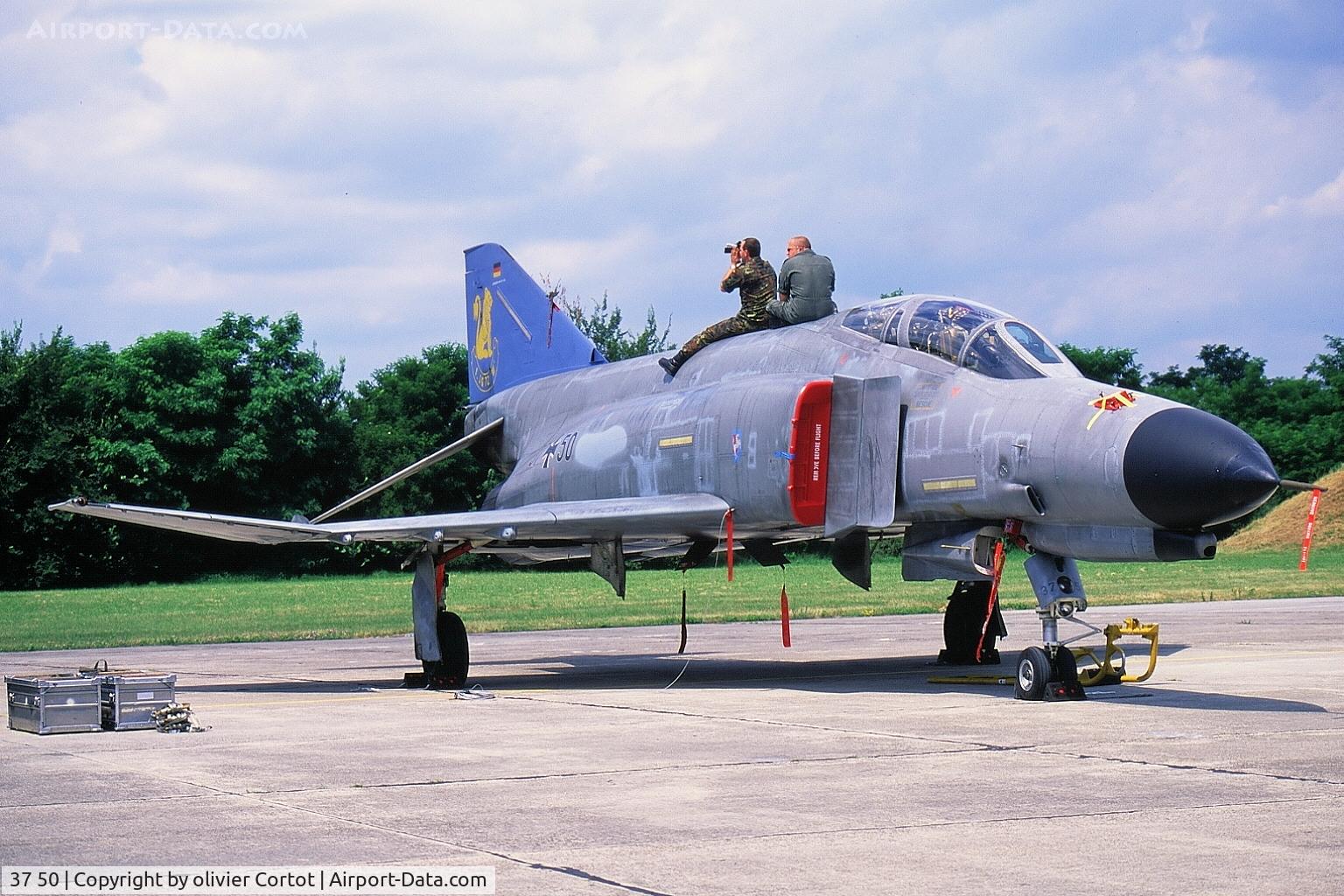 37 50, 1972 McDonnell Douglas F-4F Phantom II C/N 4471, The crew enjoys the airshow ! Colmar 2002