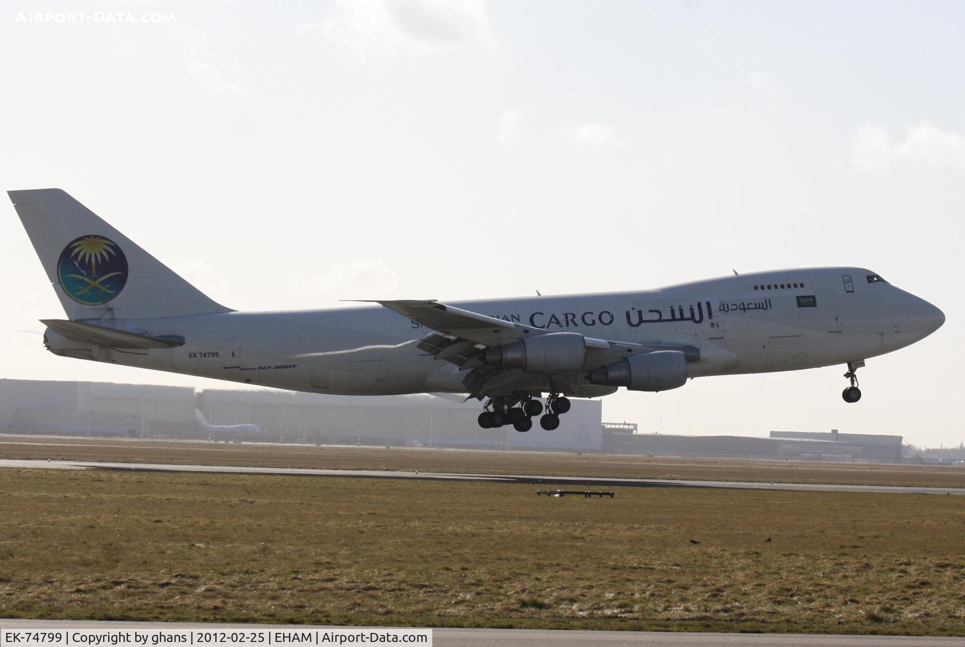 EK-74799, 1989 Boeing 747-281B/SF C/N 24399, Landing rw27
