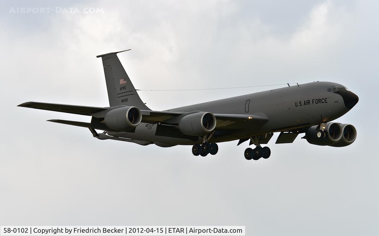 58-0102, 1958 Boeing KC-135R Stratotanker C/N 17847, on final RW08