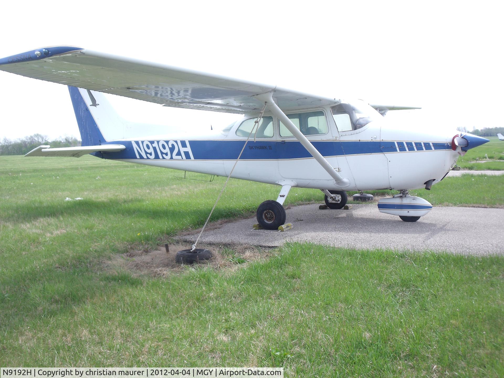 N9192H, 1975 Cessna 172M C/N 17266005, c172
