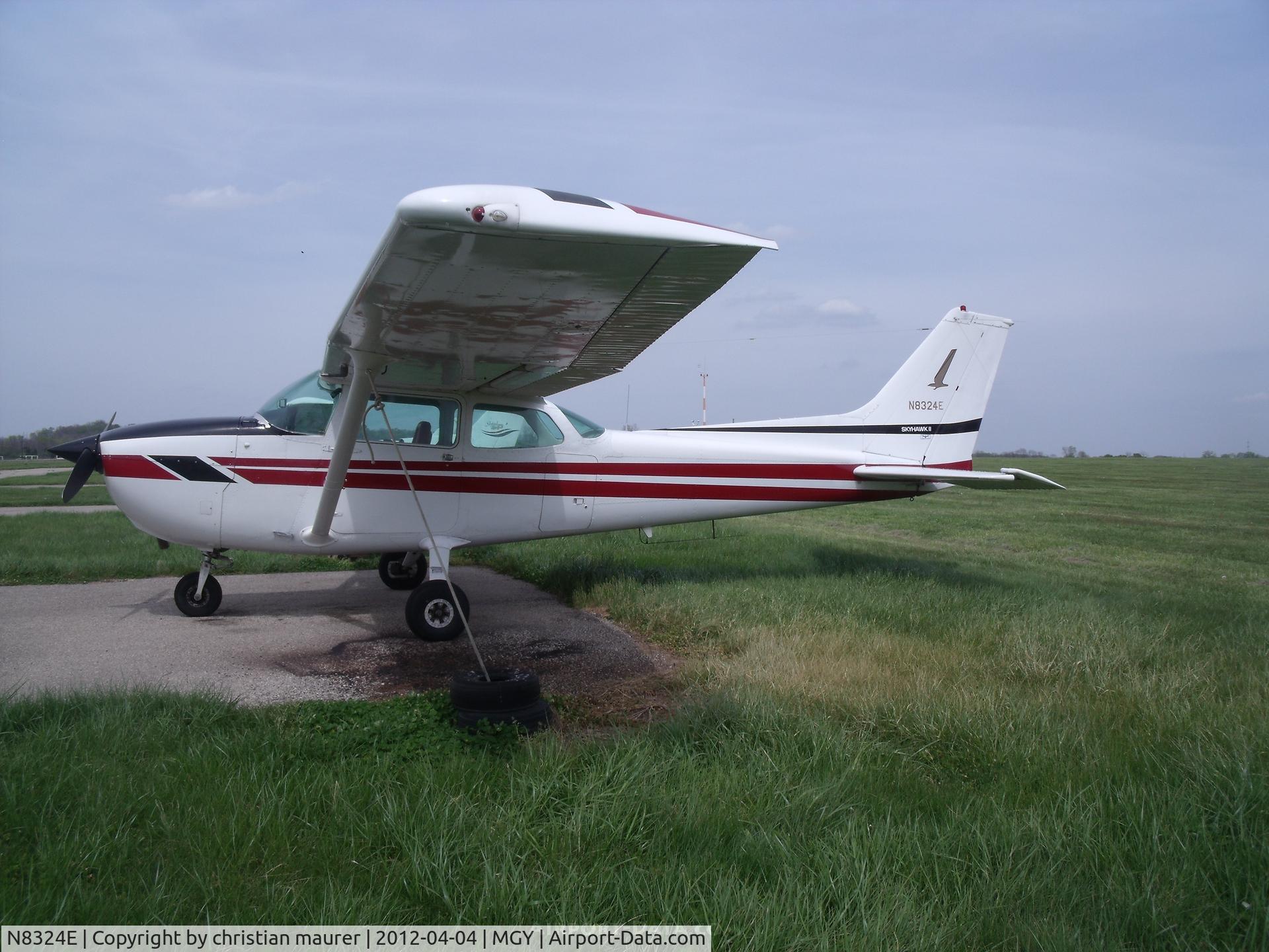 N8324E, 1979 Cessna 172N C/N 17272189, cessna 172n