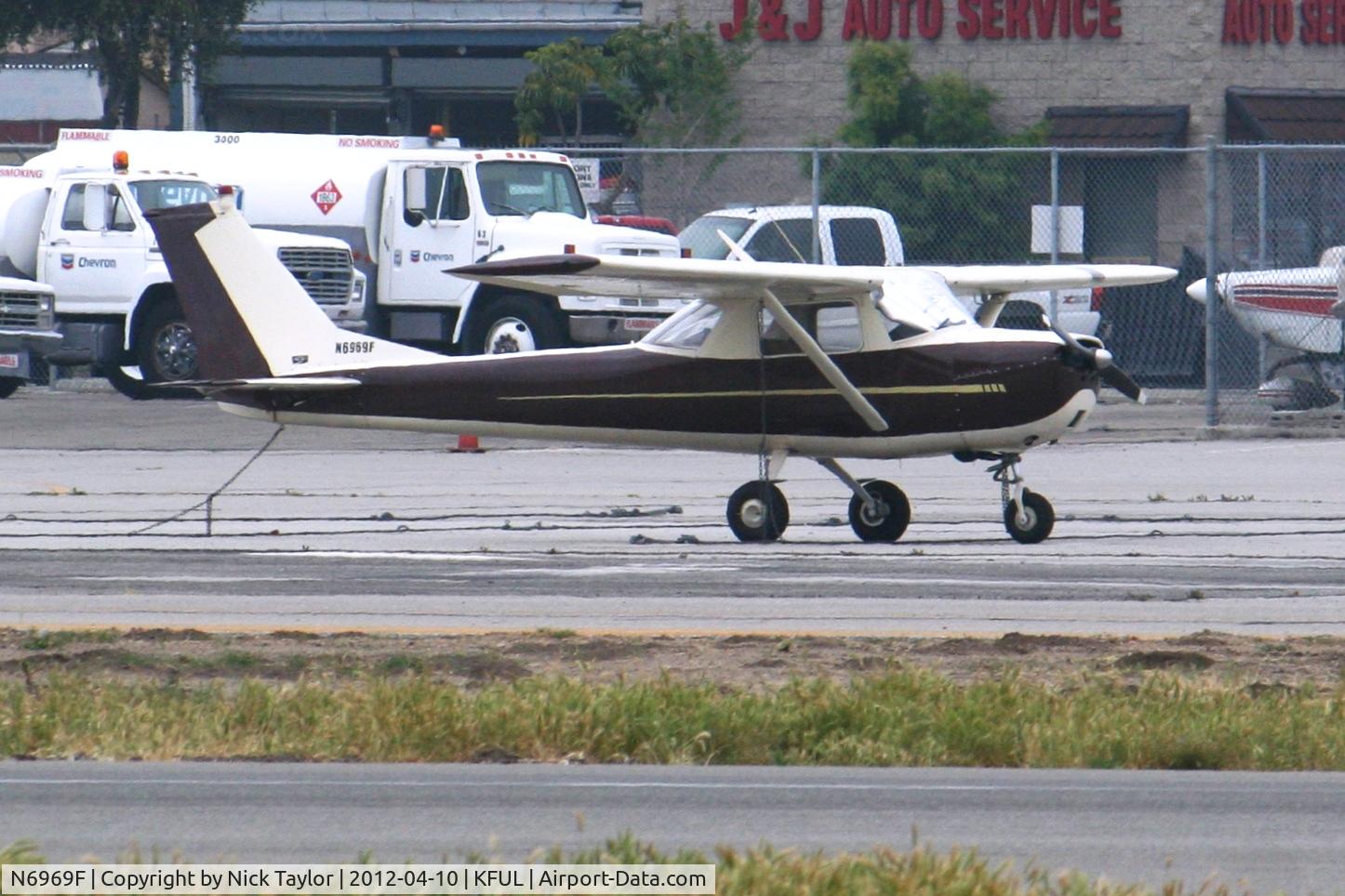 N6969F, 1966 Cessna 150F C/N 15063569, Parked by the restaurant