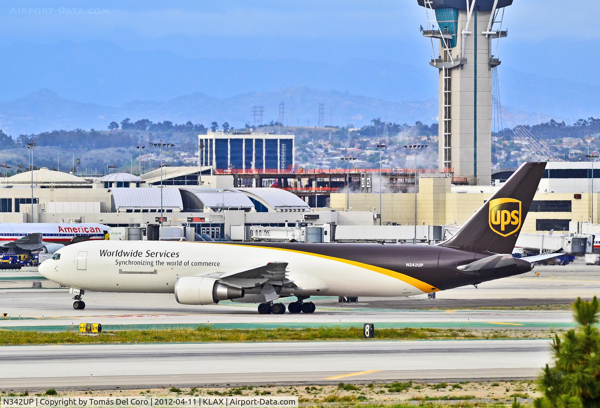 N342UP, 2011 Boeing 767-34AF C/N 37865, N342UP United Parcel Service - UPS Boeing 767-34AF/ER (cn 37865/1002)

Los Angeles International Airport (IATA: LAX, ICAO: KLAX, FAA LID: LAX)
TDelCoro
April 11, 2012