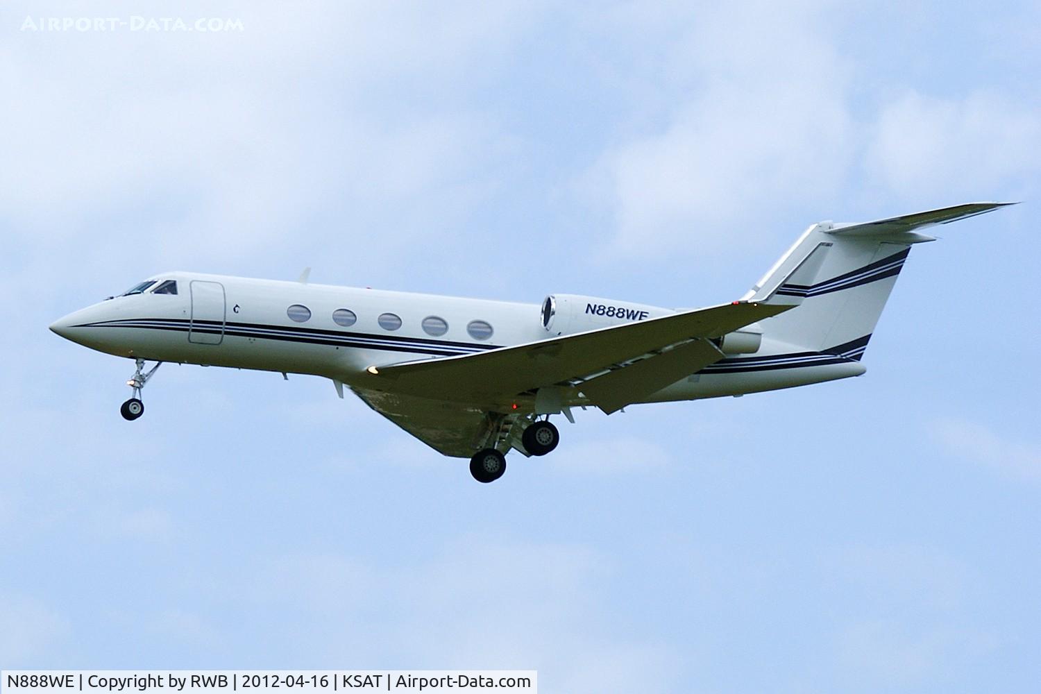 N888WE, 1983 Gulfstream Aerospace G-1159A Gulfstream III C/N 394, On approach 12R
