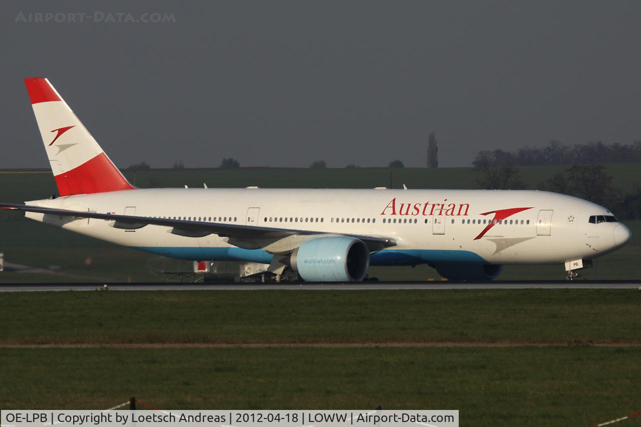 OE-LPB, 1998 Boeing 777-2Z9/ER C/N 28699, just landing as OS88 New York John F Kennedy - Vienna