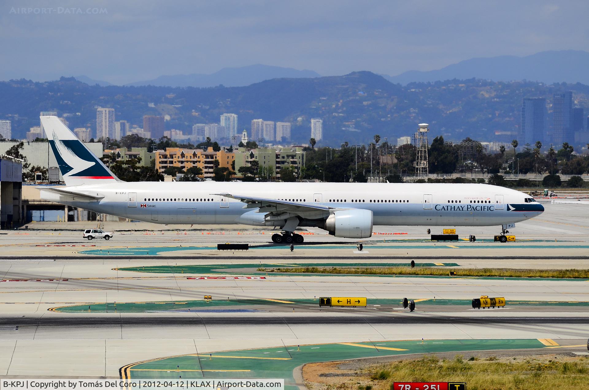 B-KPJ, 2008 Boeing 777-367/ER C/N 36157, B-KPJ Cathay Pacific Airways Boeing 777-367/ER (cn 36157/754)

Los Angeles International Airport (IATA: LAX, ICAO: KLAX, FAA LID: LAX)
TDelCoro
April 12, 2012