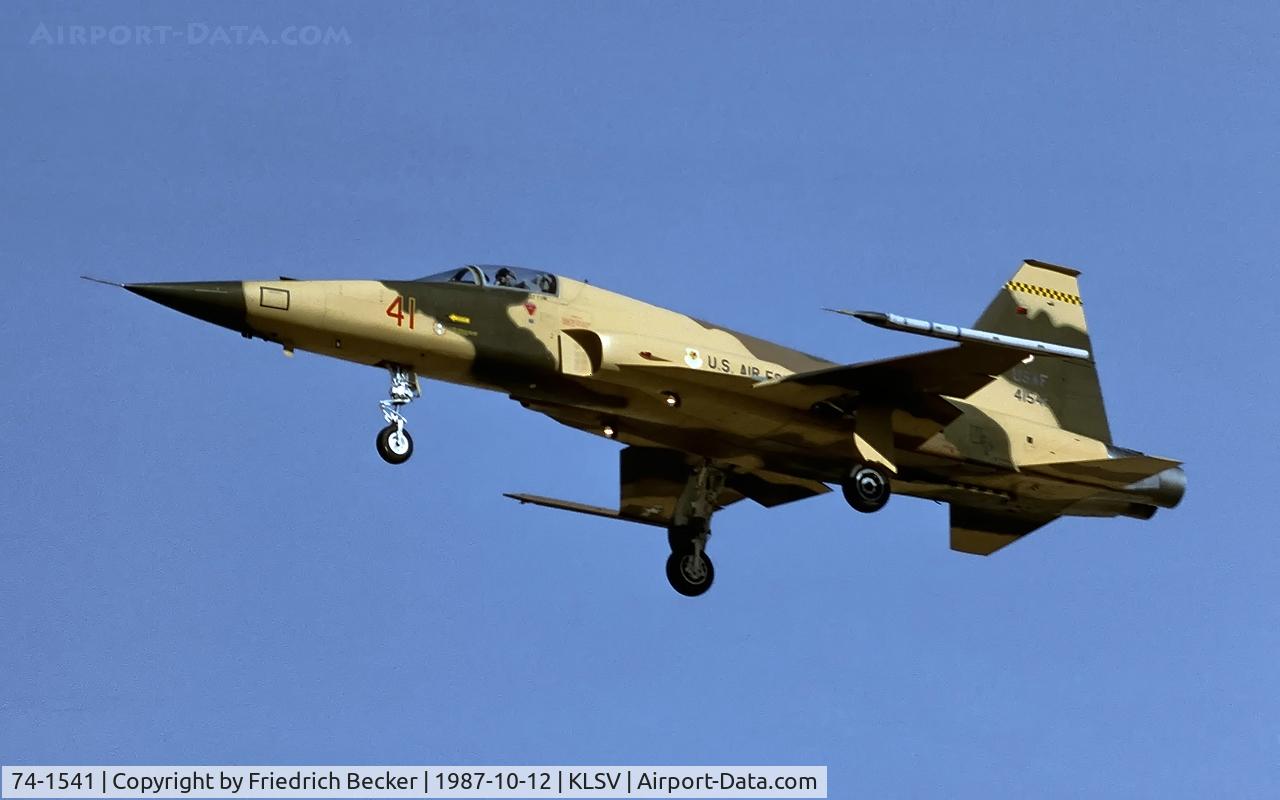 74-1541, 1974 Northrop F-5E Tiger II C/N R.1199, on final