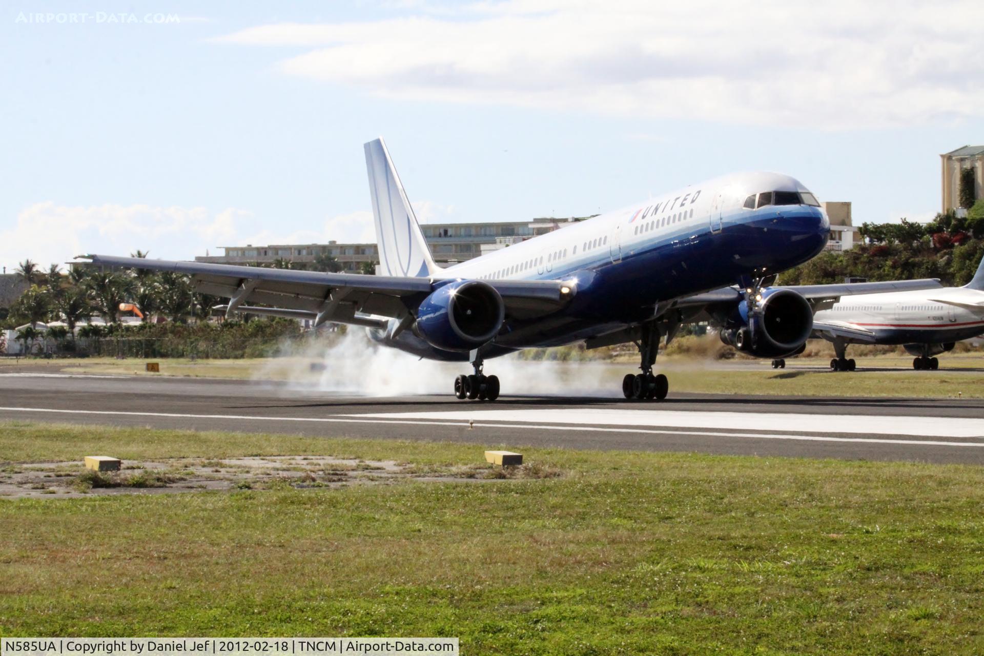 N585UA, 1993 Boeing 757-222 C/N 26709, N585UA