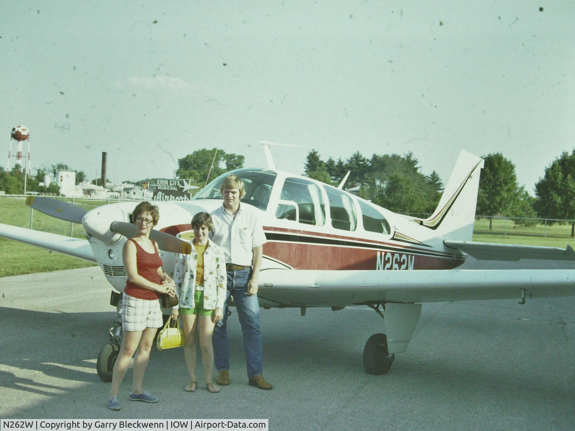 N262W, 1966 Beech 35-C33 Debonair C/N CD-1031, Iowa City Airport
Pamela Bleckwenn
Bert & Kathy Bleckwenn
Owner/Pilot - Garry Bleckwenn