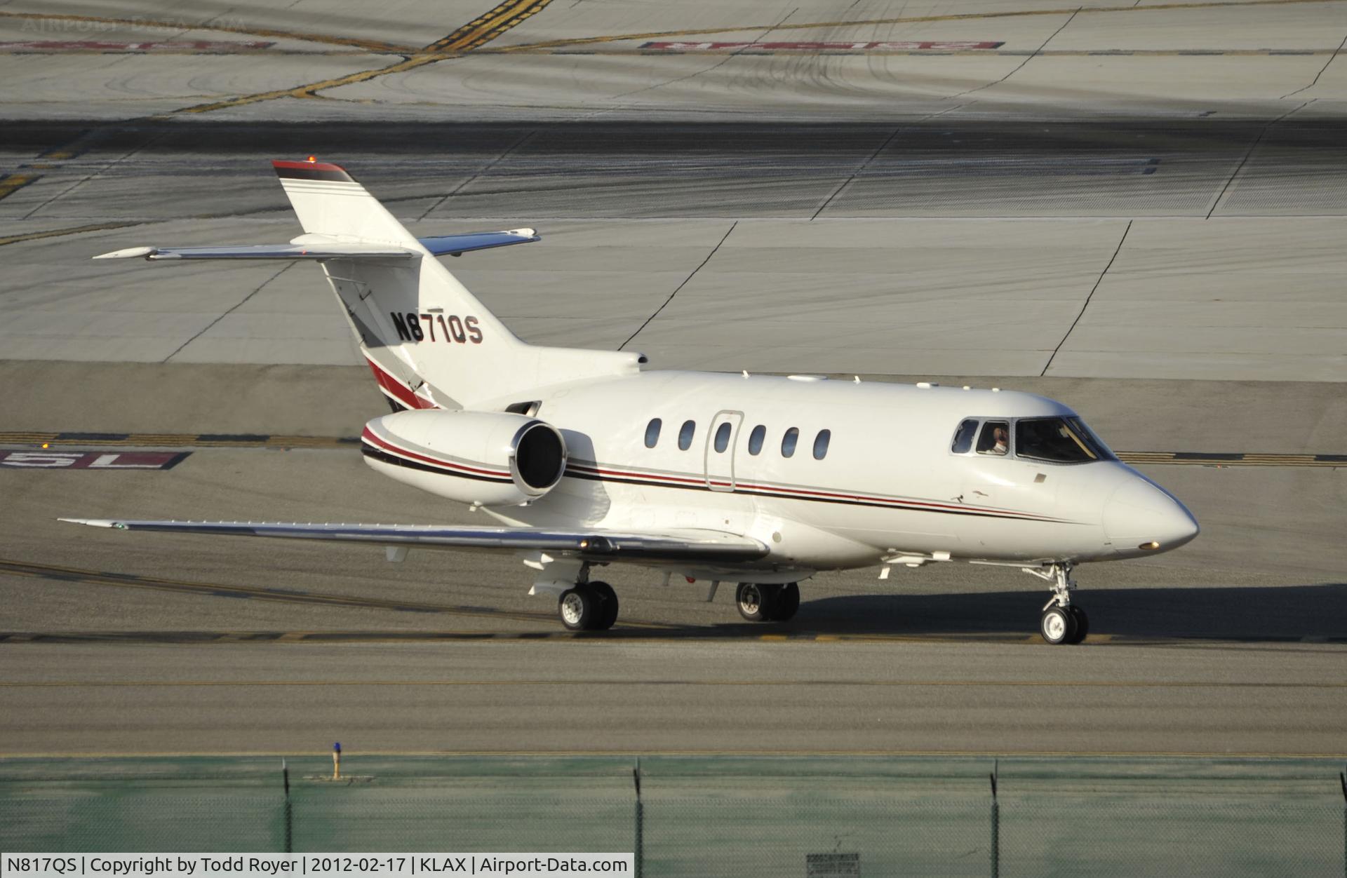 N817QS, 2001 Raytheon Hawker 800XP C/N 258517, Taxiing to parking at LAX