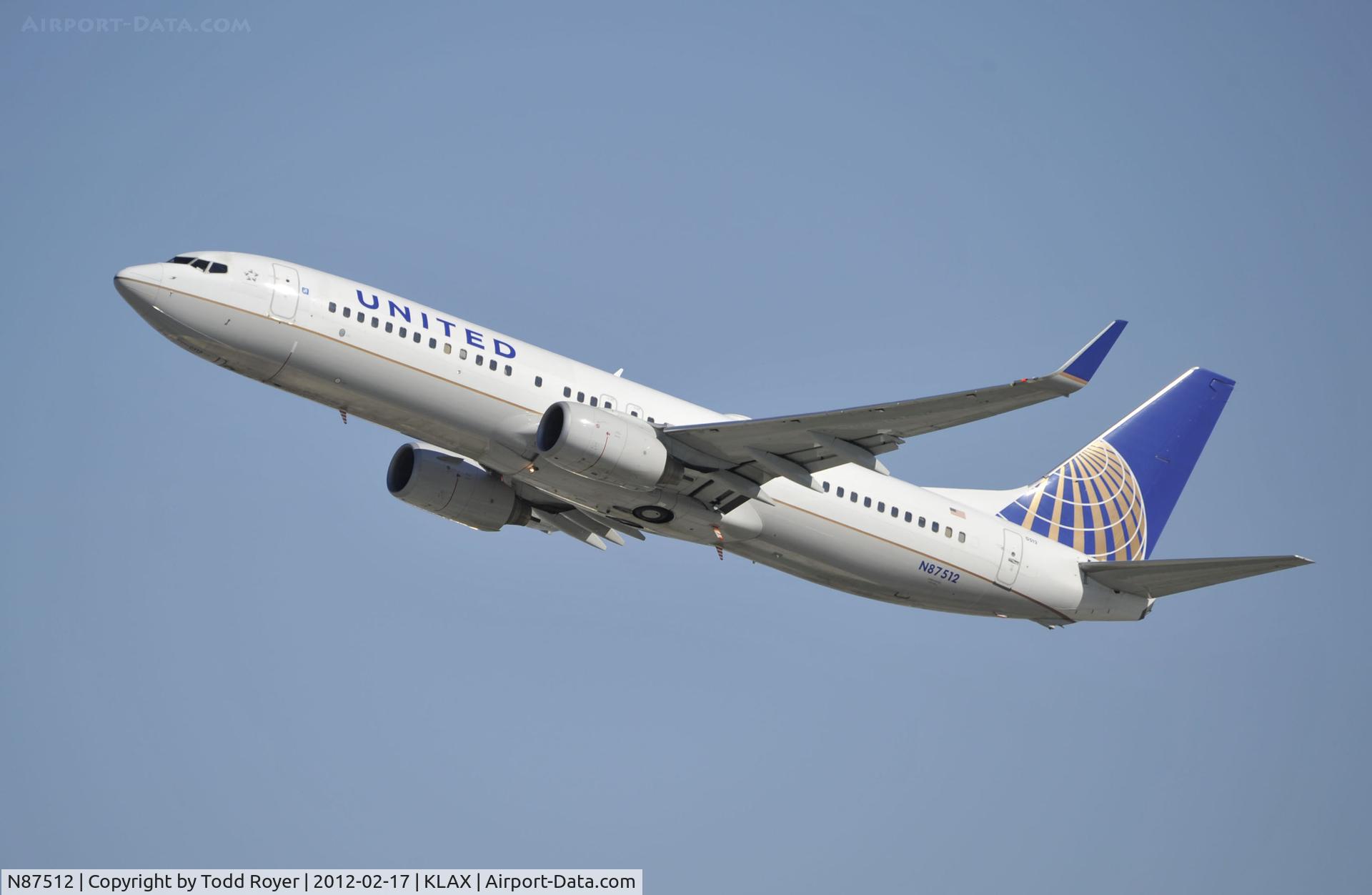 N87512, 2008 Boeing 737-824 C/N 33458, Departing LAX on 25R