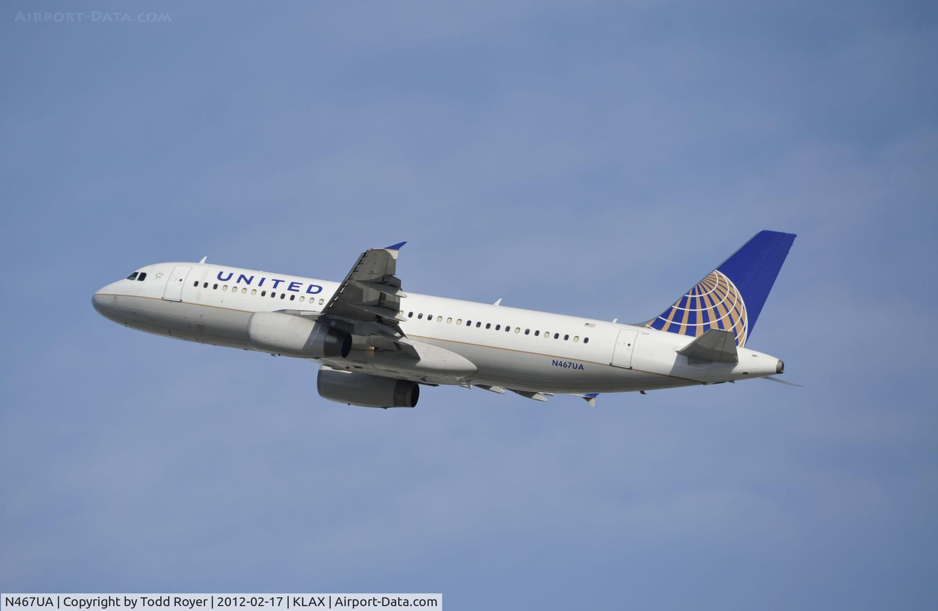 N467UA, 2000 Airbus A320-232 C/N 1359, Departing LAX on 25R