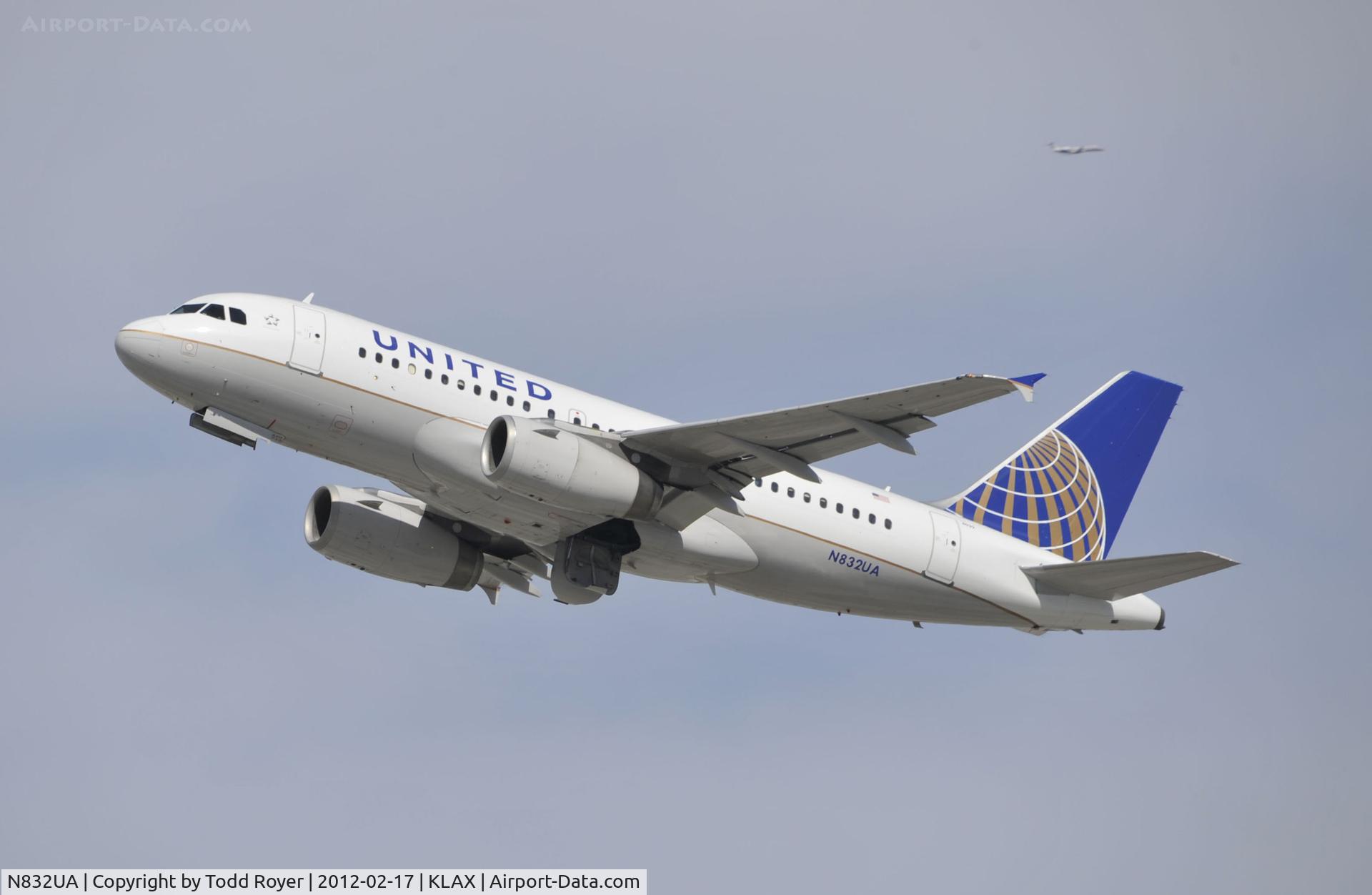 N832UA, 2000 Airbus A319-131 C/N 1321, Departing LAX on 25R