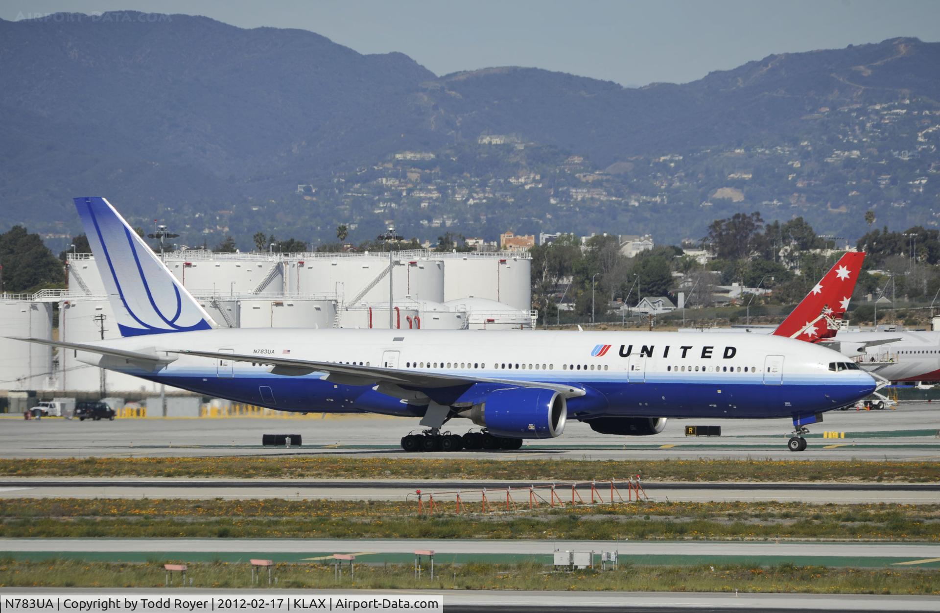 N783UA, 1997 Boeing 777-222/ER C/N 26950, Taxiing to gate at LAX