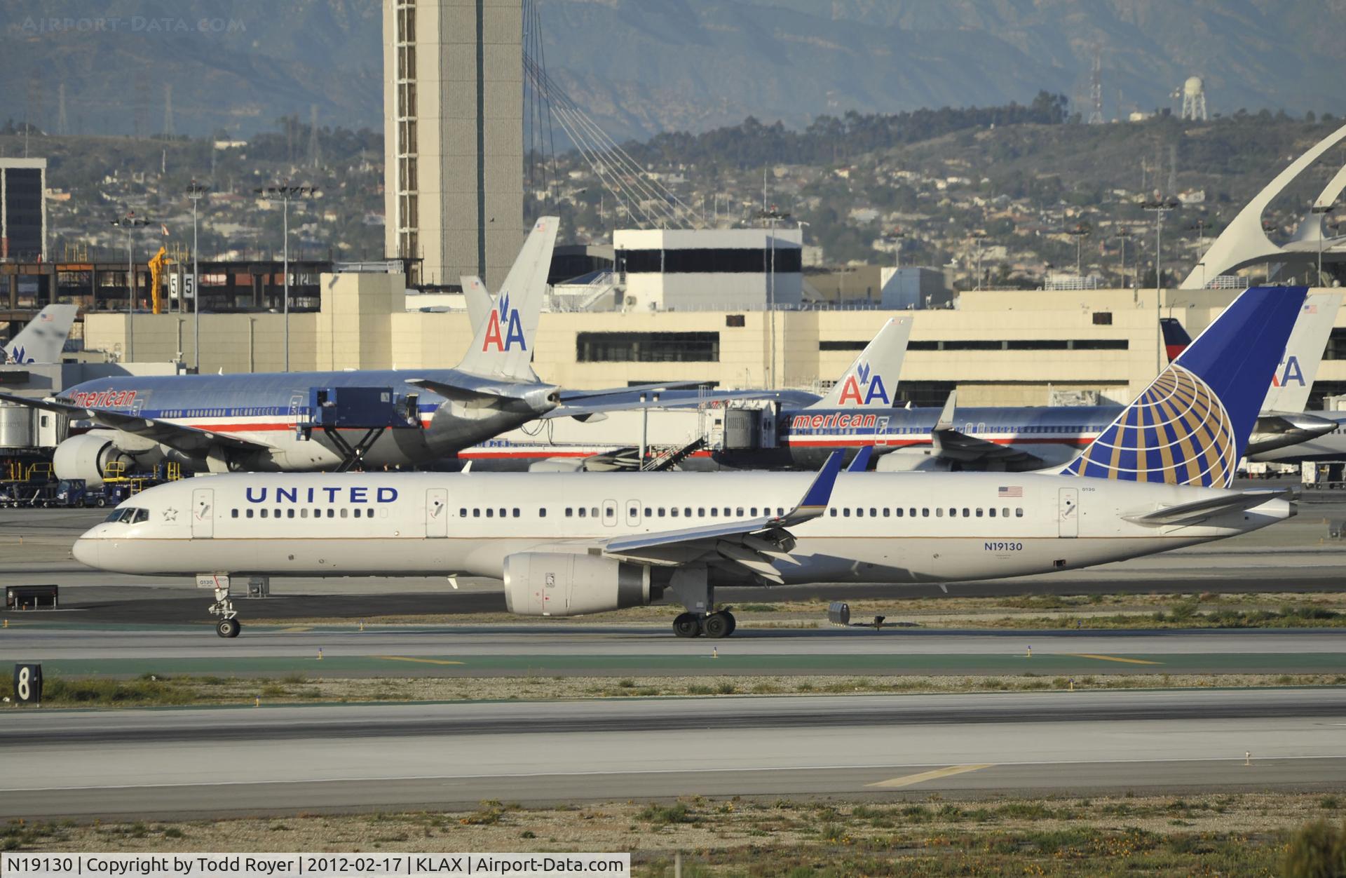 N19130, 1998 Boeing 757-224/ER C/N 28970, Taxiing to gate at LAX