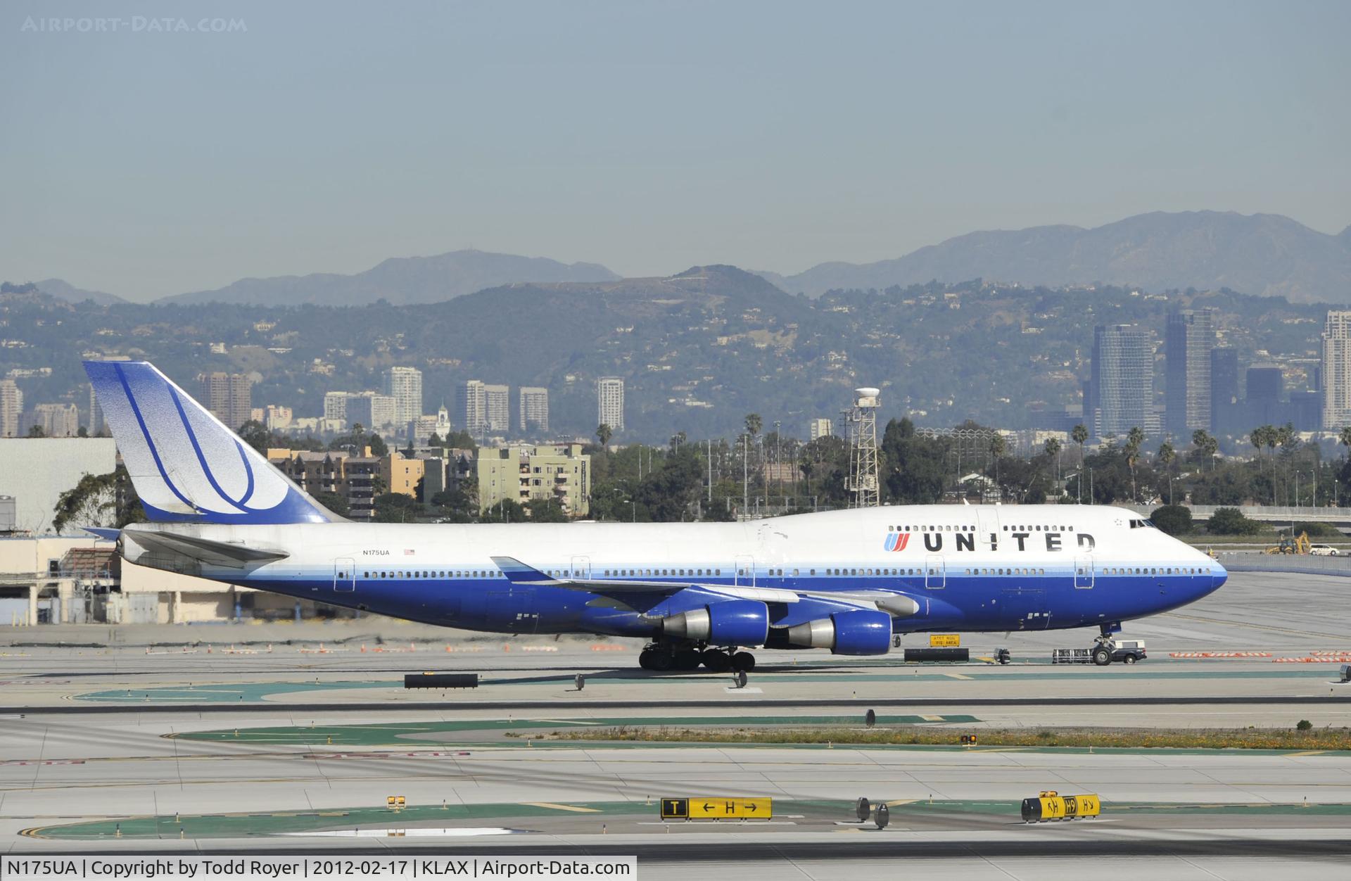 N175UA, 1990 Boeing 747-422 C/N 24382, Taxiing to gate at LAX
