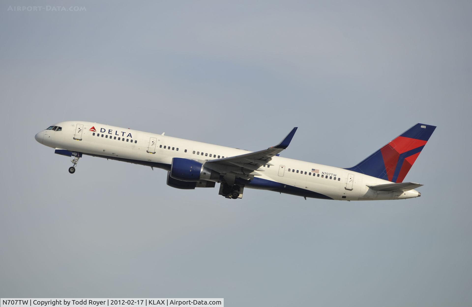 N707TW, 1997 Boeing 757-2Q8 C/N 27625, Departing LAX on 25R