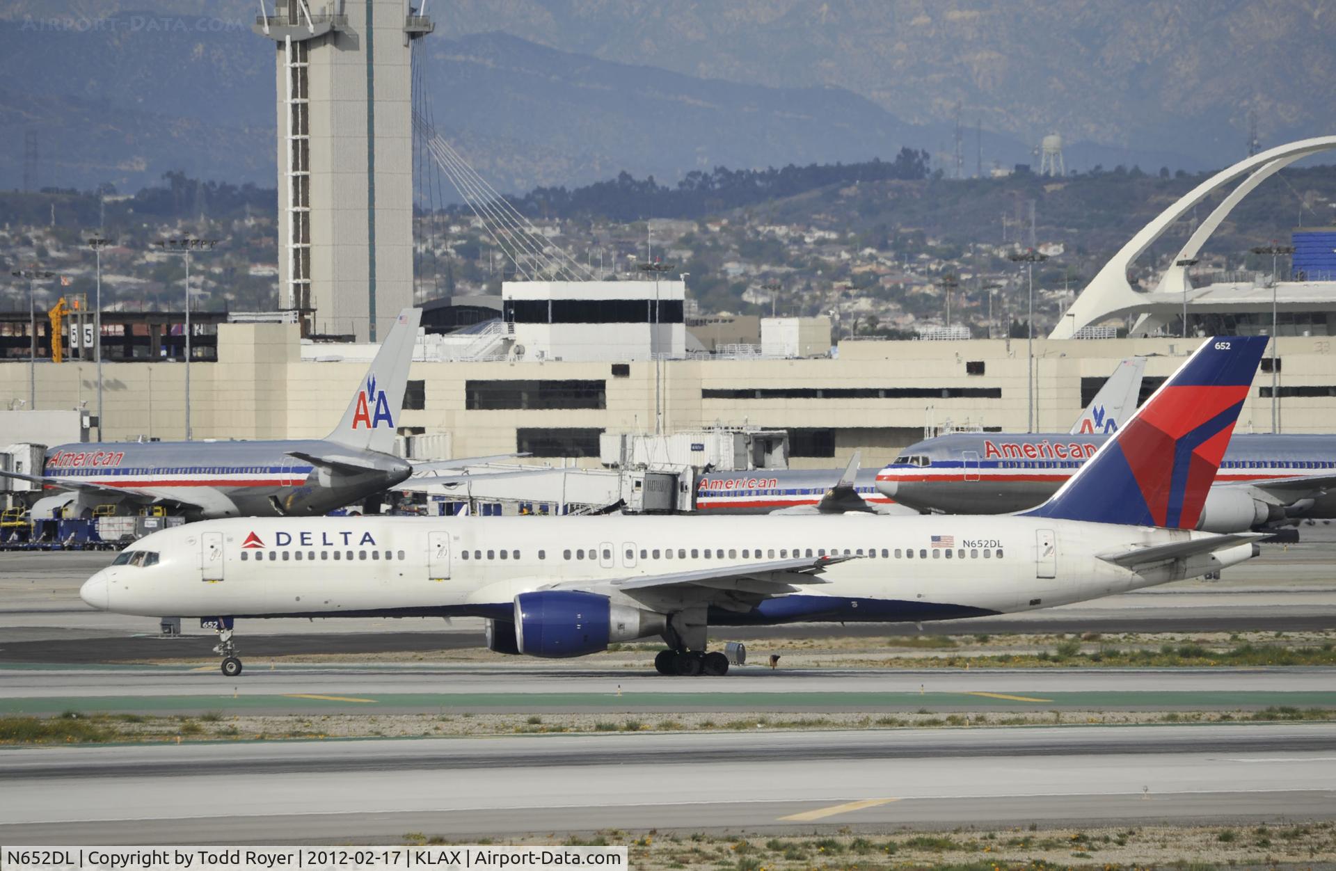 N652DL, 1989 Boeing 757-232 C/N 24392, Taxiing to gate at LAX