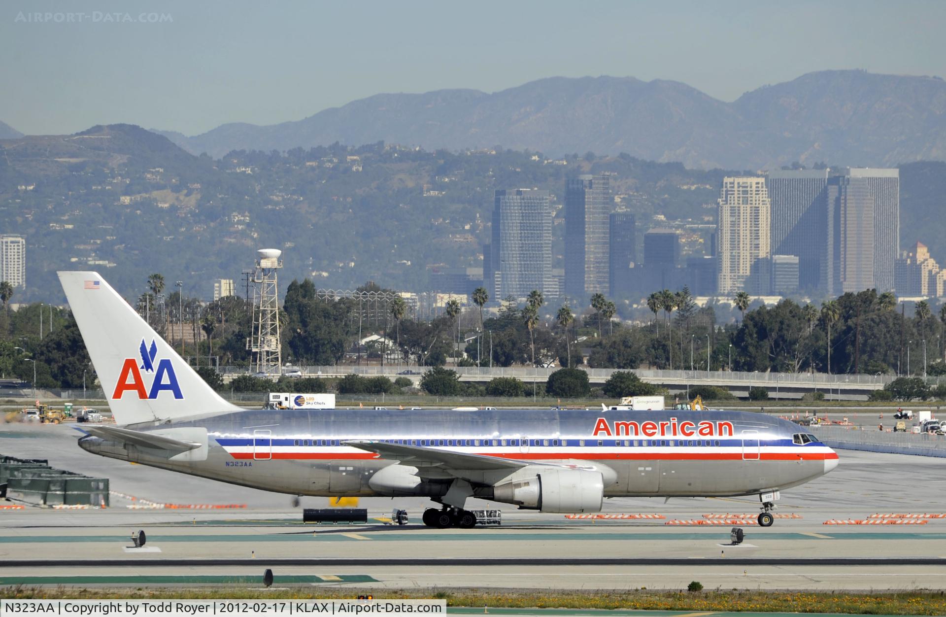 N323AA, Boeing 767-223 C/N 22324, Taxiing to gate at LAX