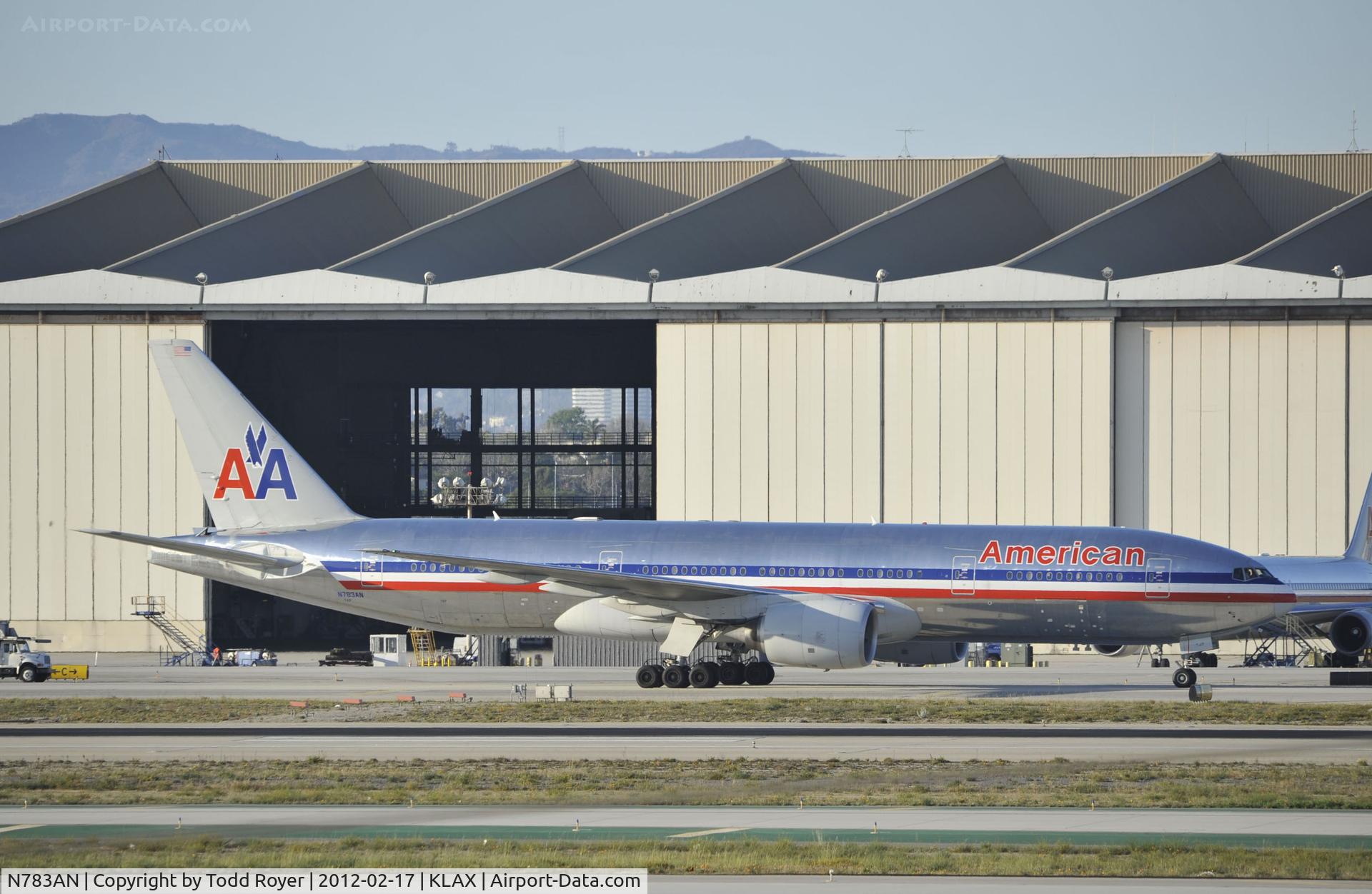N783AN, 2000 Boeing 777-223 C/N 30004, Taxiing to gate at LAX
