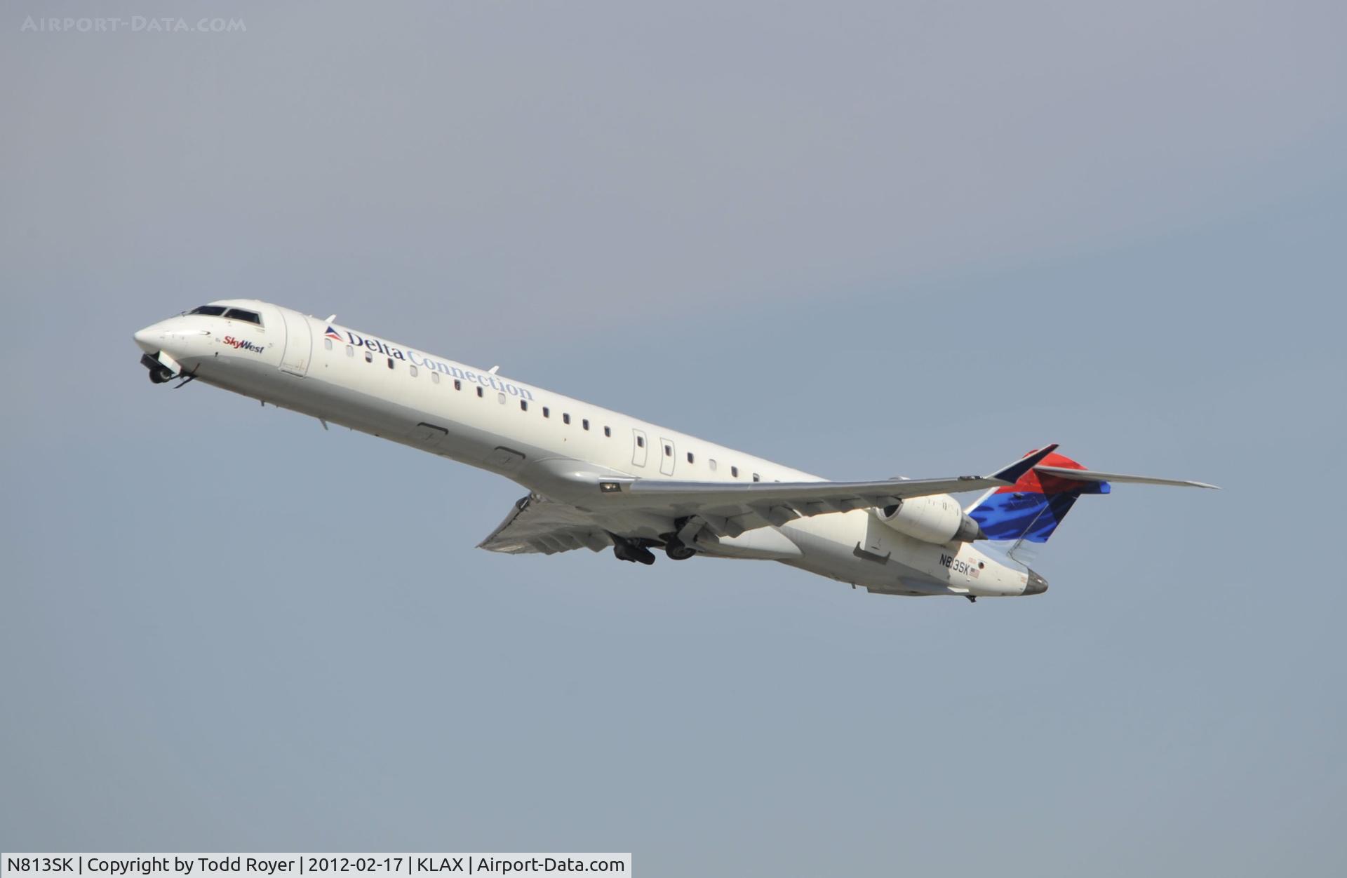 N813SK, 2006 Canadair CL-600-2D24 Regional Jet CRJ-900 C/N 15099, Departing LAX on 25R