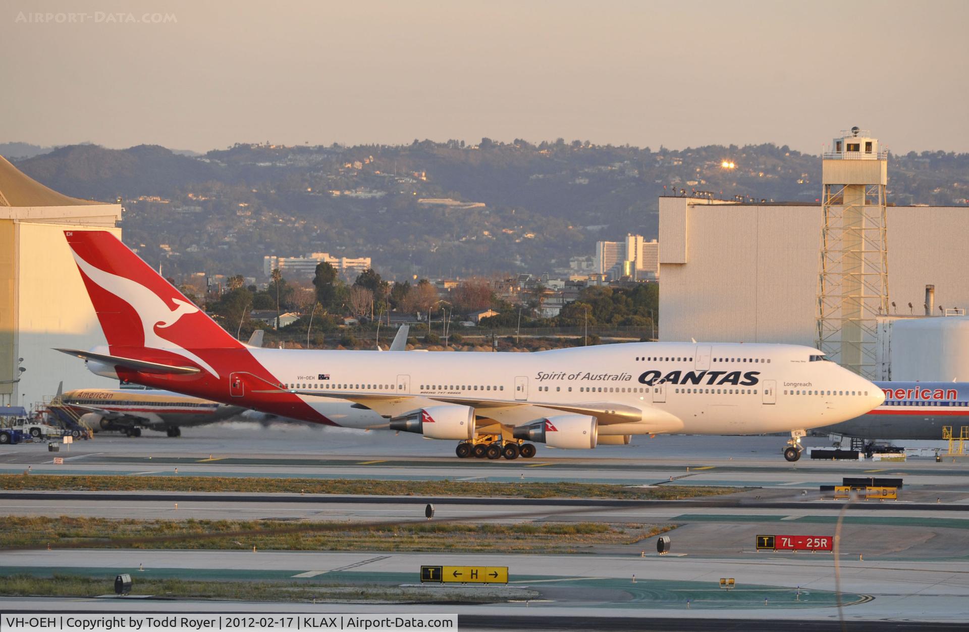 VH-OEH, 2003 Boeing 747-438/ER C/N 32912, Taxiing to gate at LAX