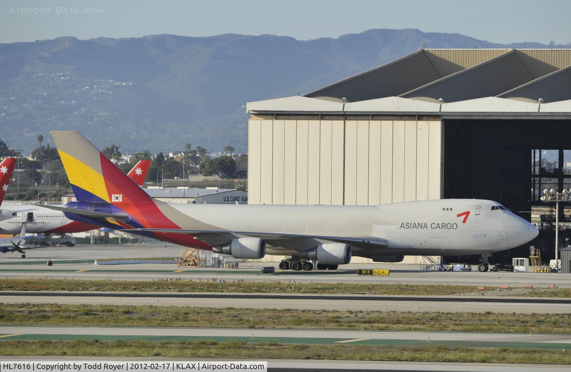HL7616, 2004 Boeing 747-446F (SCD) C/N 33748, Taxiing to parking at LAX
