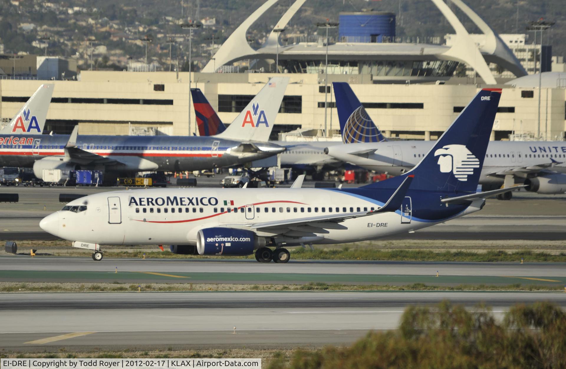 EI-DRE, 2006 Boeing 737-752 C/N 35787, Txiing to gate at LAX