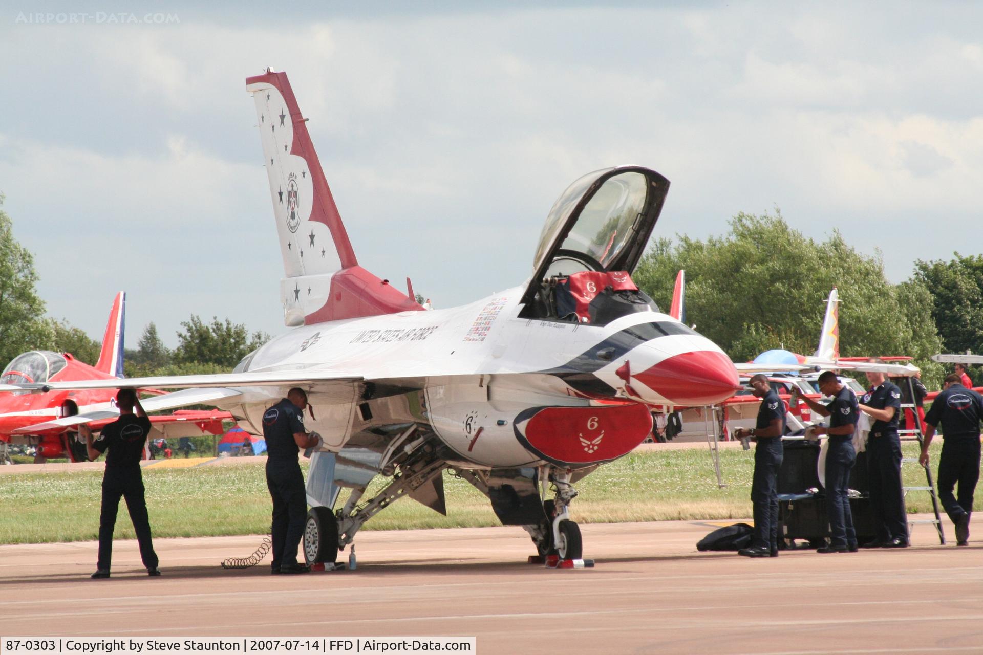 87-0303, 1987 General Dynamics F-16C Fighting Falcon C/N 5C-564, Thunderbirds on the flight line at Royal International Air Tattoo 2007